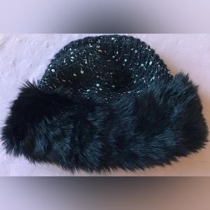 NWT Urban Outfitters ecote Hat black with faux fur trim